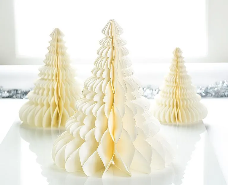 Medium Pleated Fancy Tree in Ivory